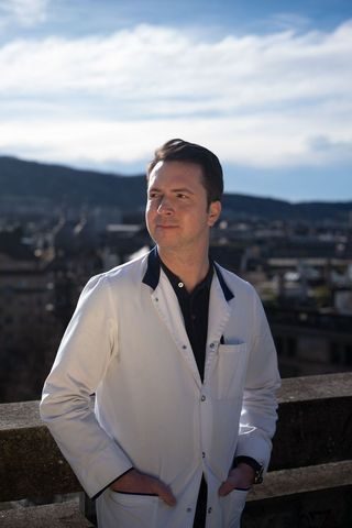 Nicola M. Mössner, dipl. Naturheilpraktiker und Hautexperte