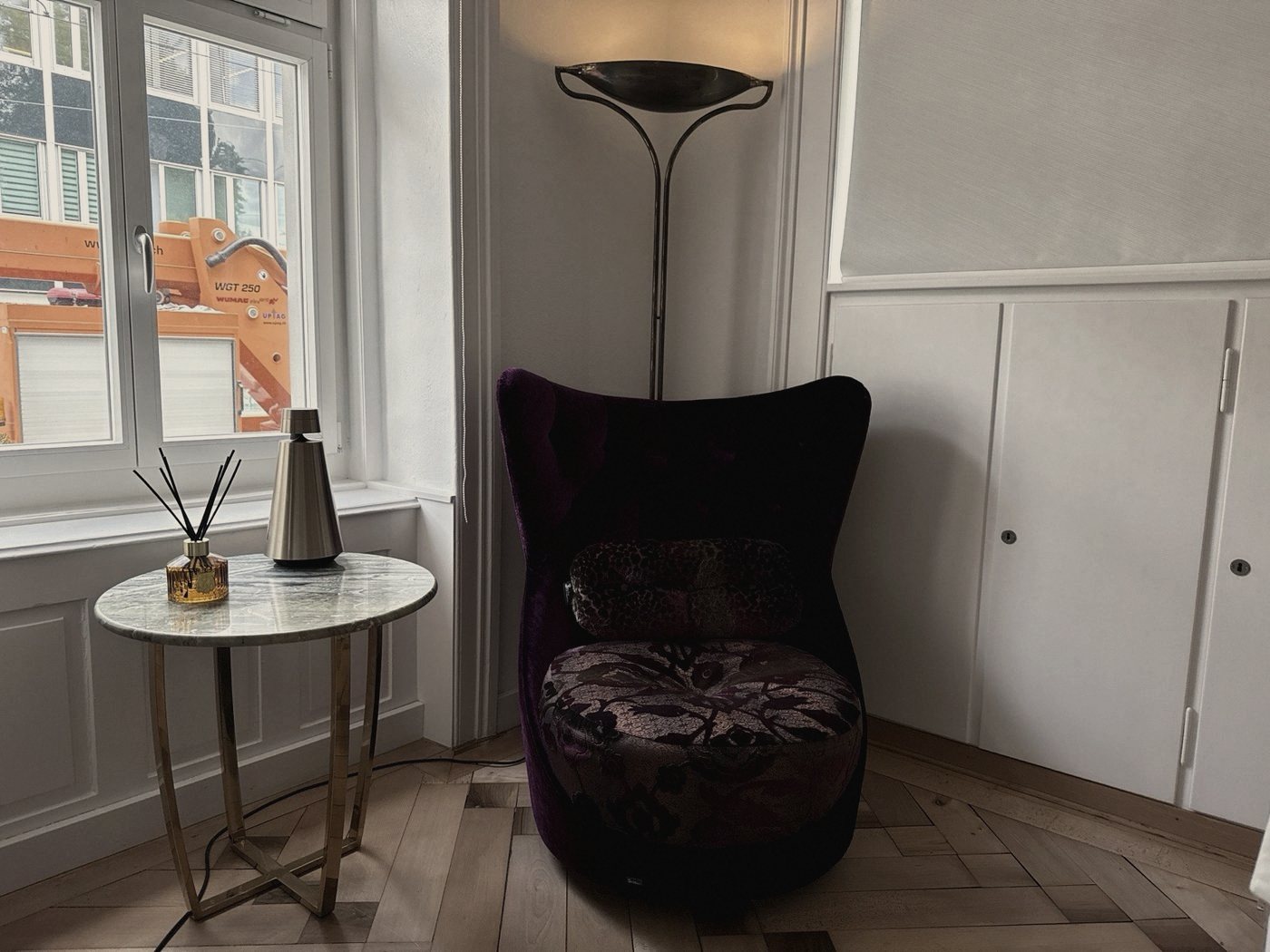 Fauteuil im Salon der Villa Zeltweg
